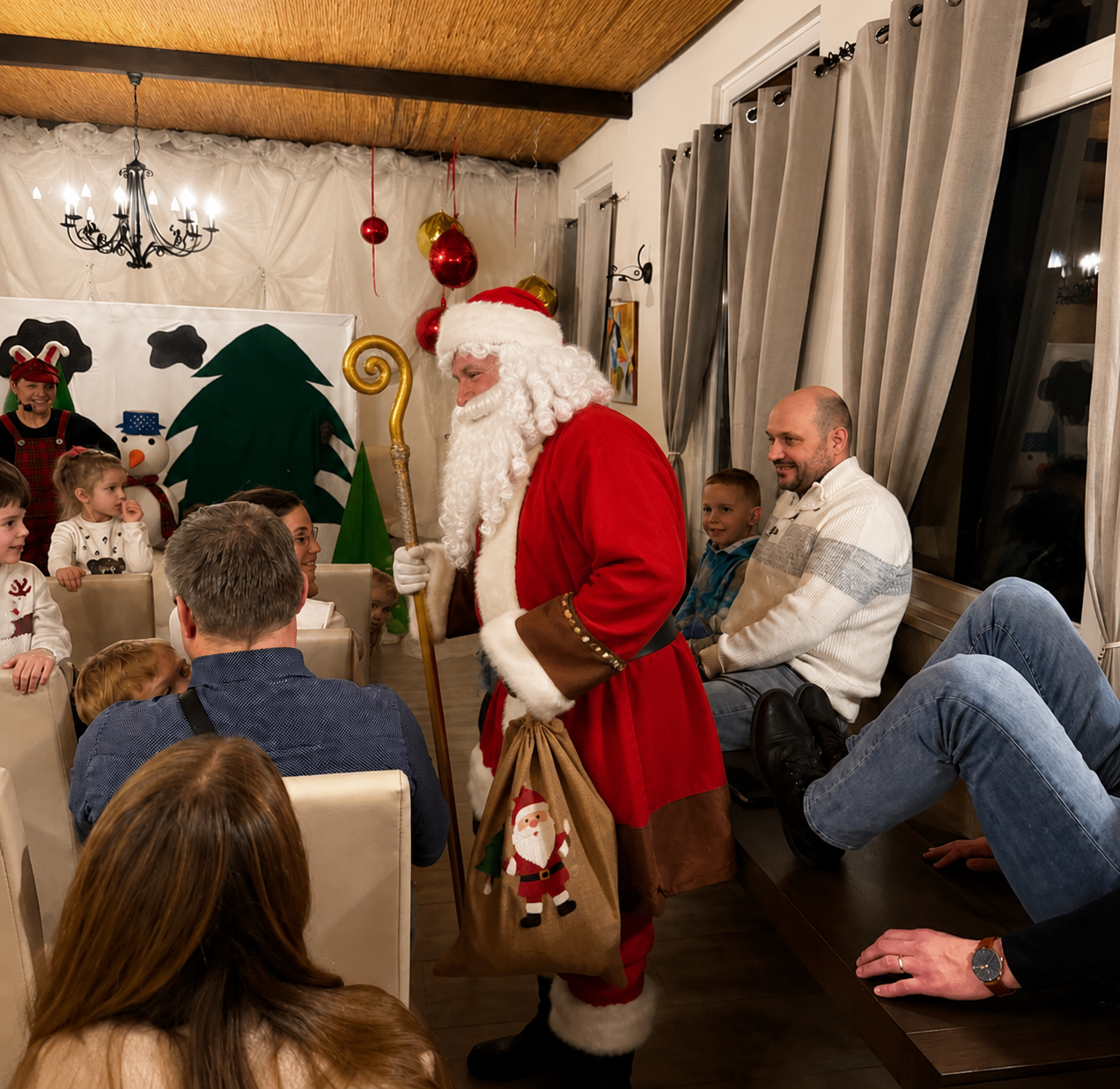 Miklavž obiskuje otroke in družine v Kraški hiši